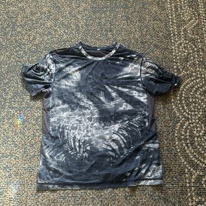 Men’s Lululemon training shirt